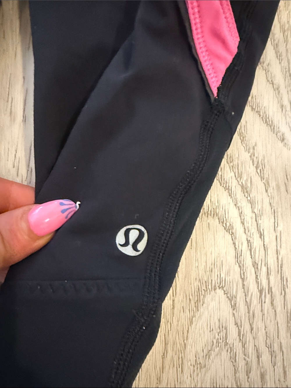 lululemon athletica Black Leggings with Bright Pink Waistband and Pocket Accents - Picture 3 of 3